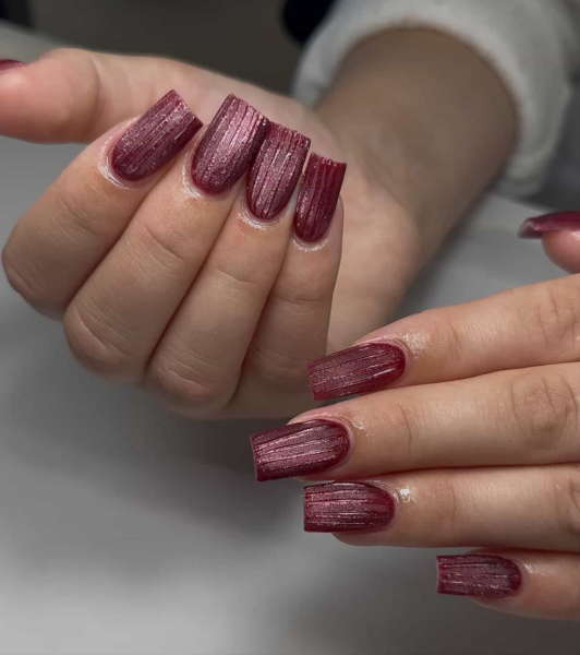 Ribbed glass nail trend